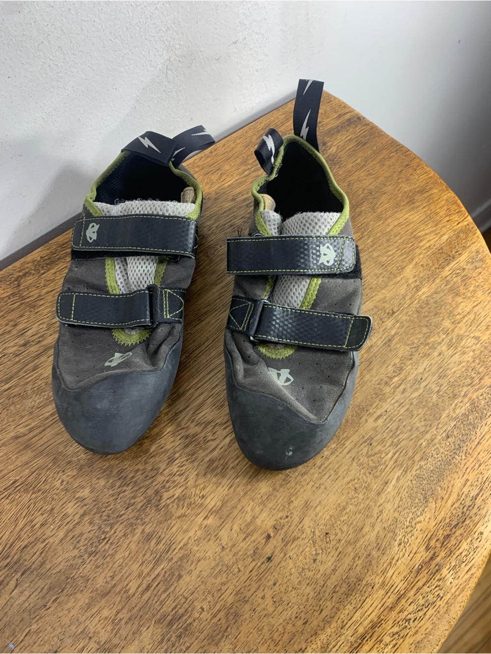 Climbing shoes - Picture 2 of 8